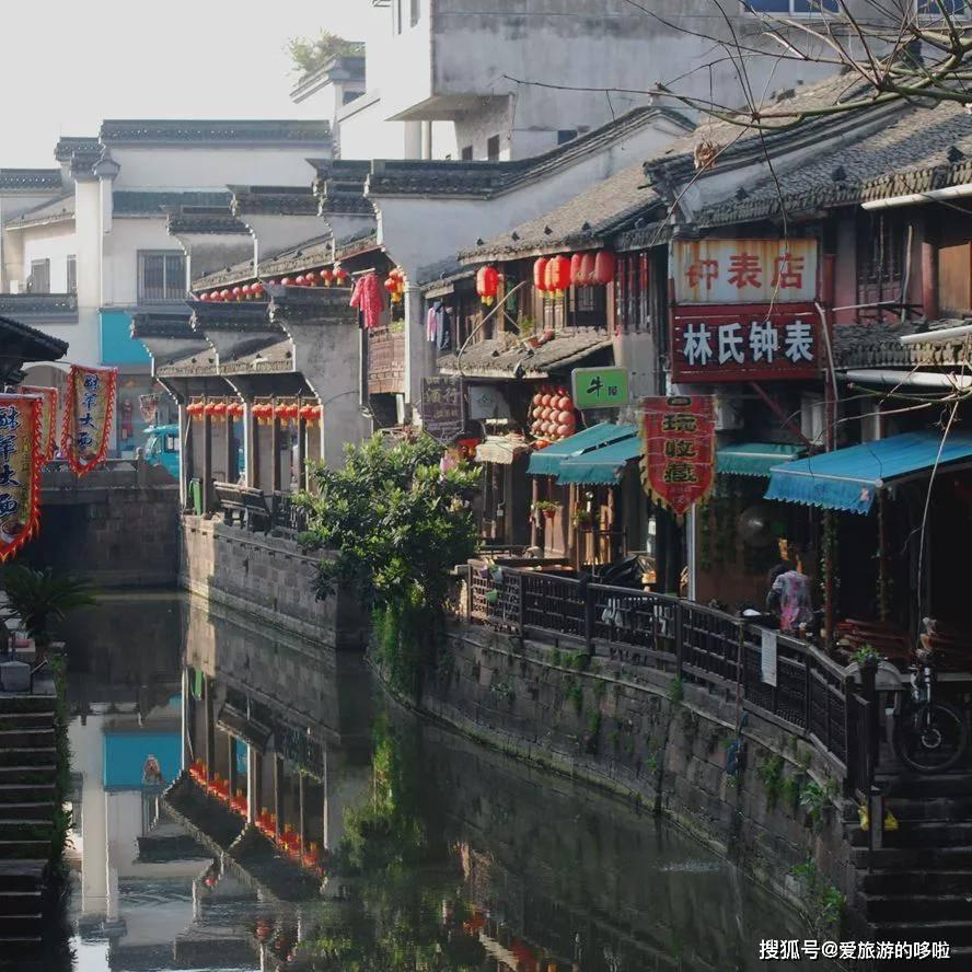 迷路的可爱男孩